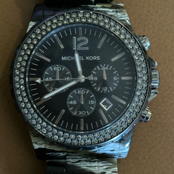 Michael Kors Madison watch. Black and beige band. - Picture 3 of 5